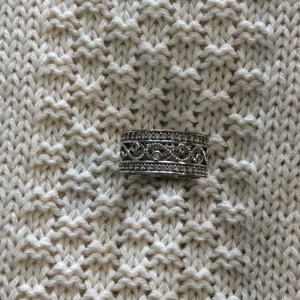 Silver ring with zirconia